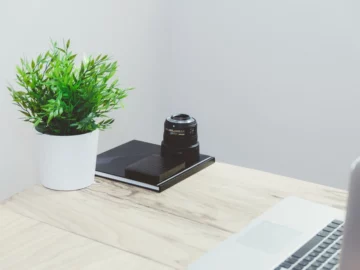 $34/hour – Sales Support Associate Zoom lens, portable drive and