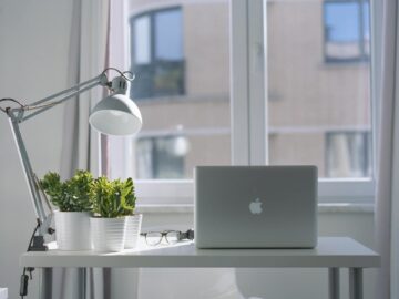 $44/hr – Remote – No Phone – Lifecycle Marketing Associate – USA silver macbook air and goose neck lamp