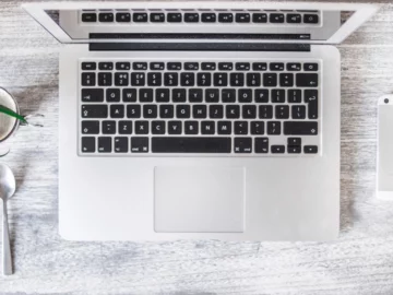 $16/hour – Specialist, Customer Acquisition Free work desk photo