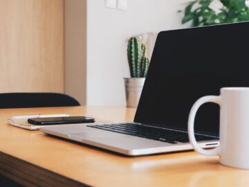 ChatDesk Expert – A Global Remote Job For Introverts office, desk, business, working, mobile, phone, macbook, computer, laptop, technology, coffee, coffee cup, cup, mug, notepad